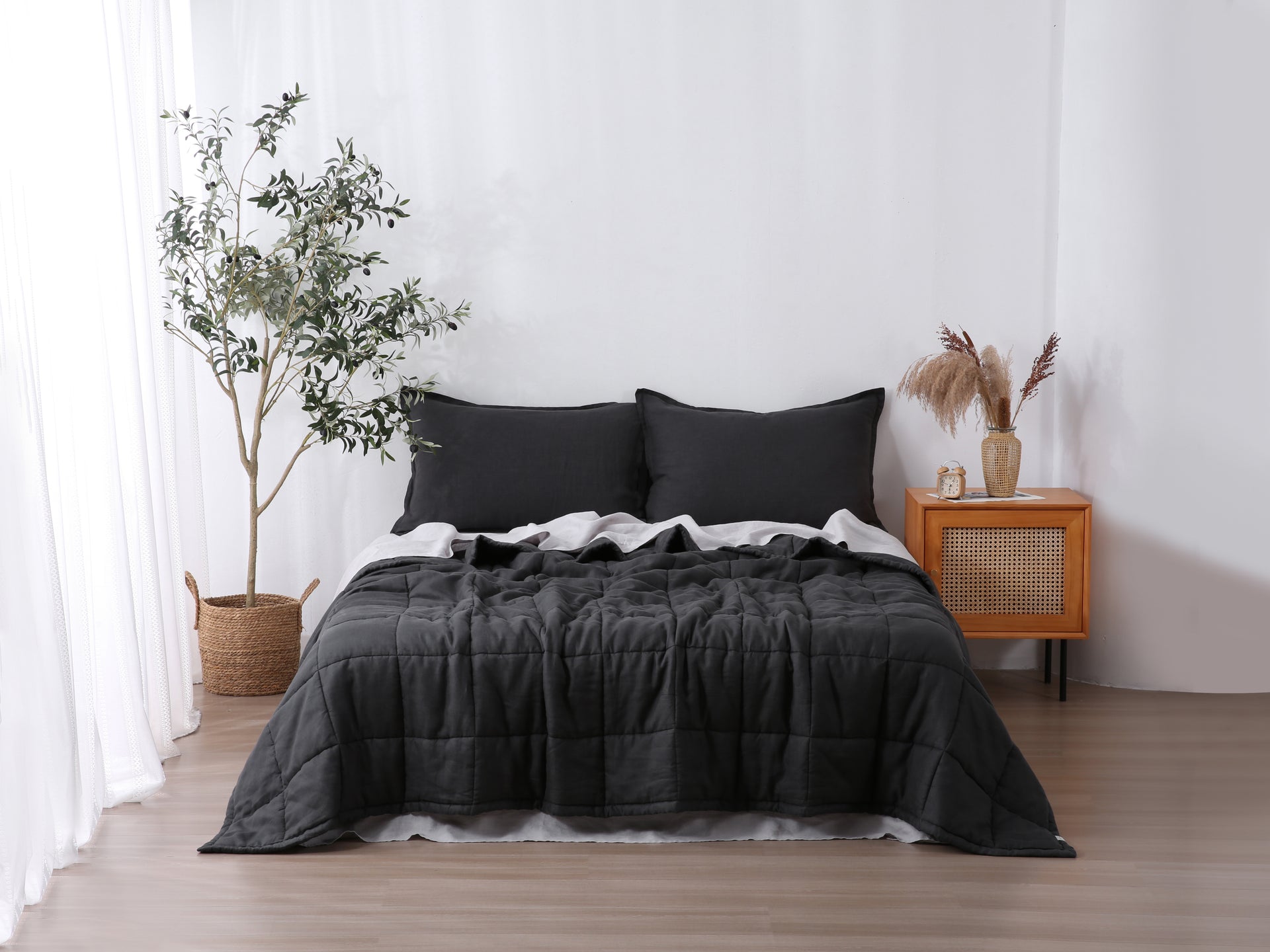 Quilted Linen Blanket - Charcoal