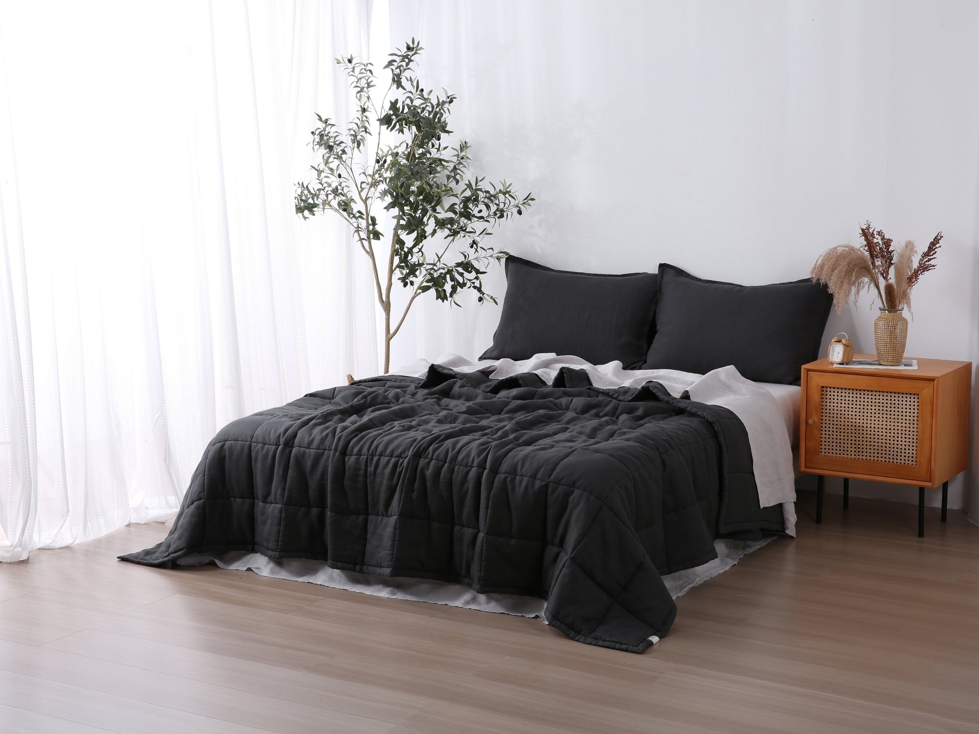 Quilted Linen Blanket - Charcoal