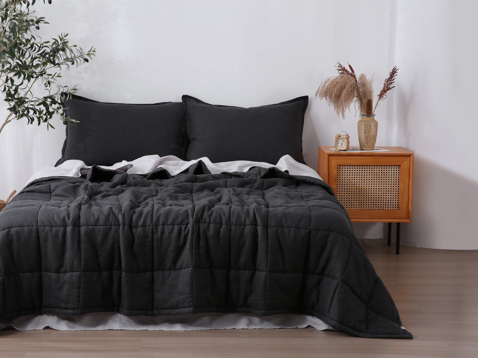 Quilted Linen Blanket - Charcoal
