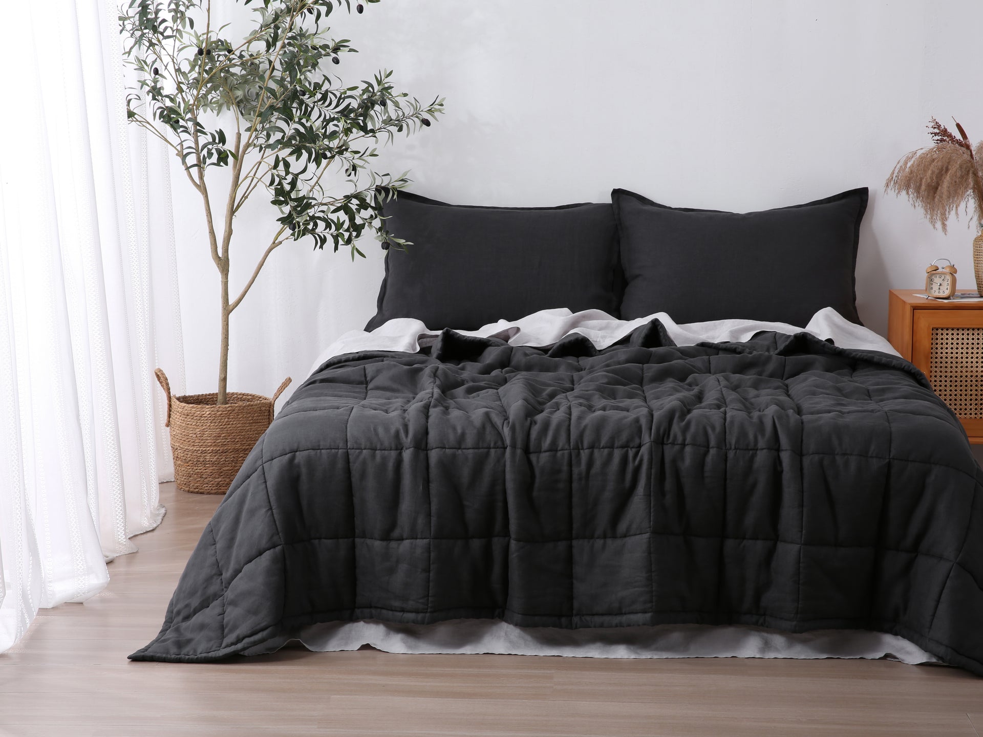 Quilted Linen Blanket - Charcoal