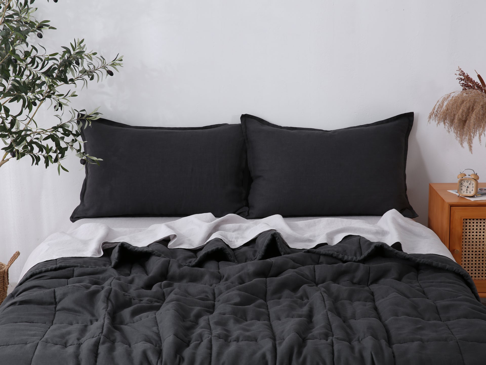 Quilted Linen Blanket - Charcoal