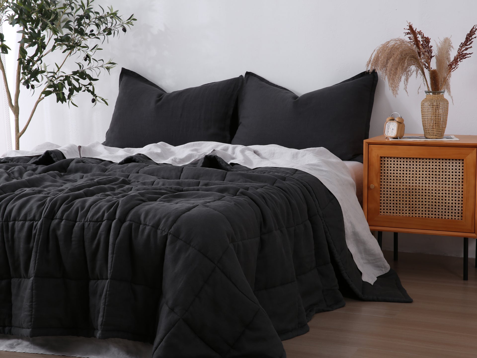 Quilted Linen Blanket - Charcoal