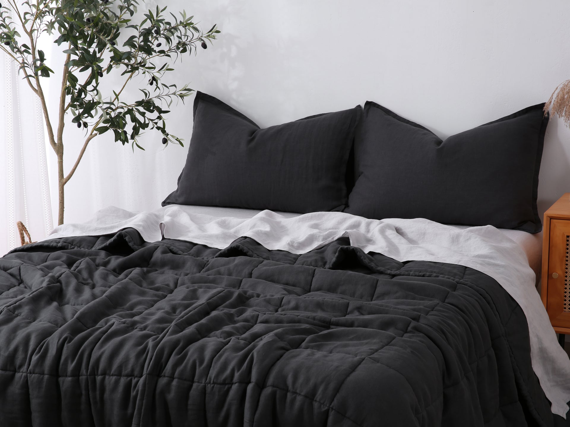 Quilted Linen Blanket - Charcoal