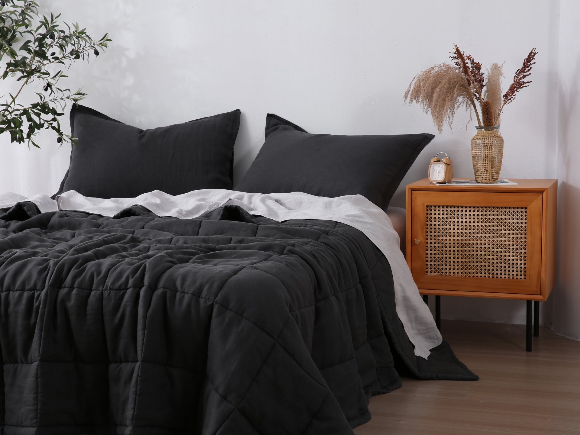 Quilted Linen Blanket - Charcoal
