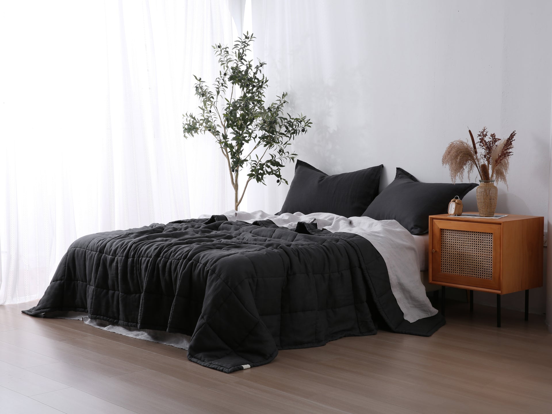 Quilted Linen Blanket - Charcoal