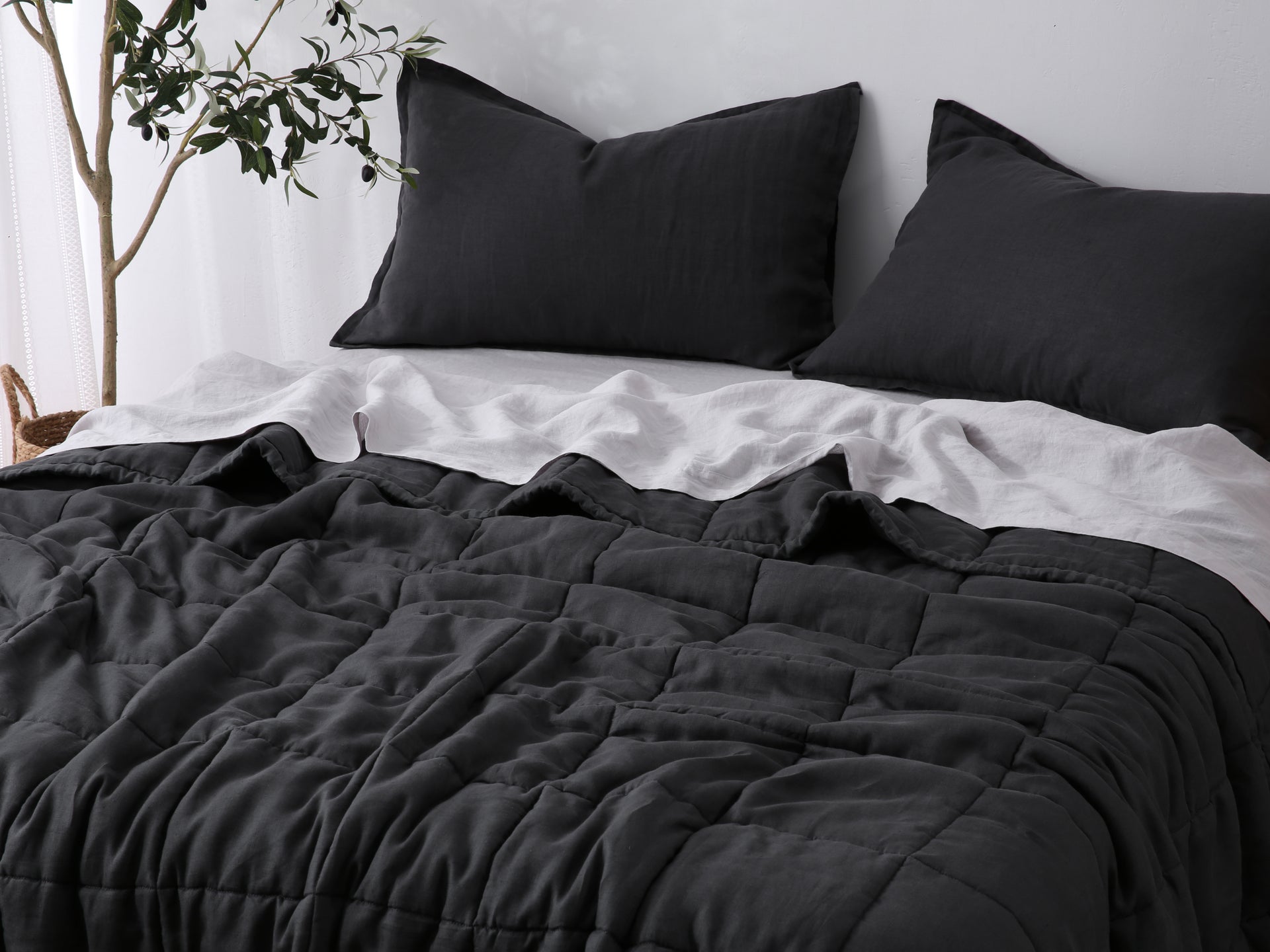 Quilted Linen Blanket - Charcoal