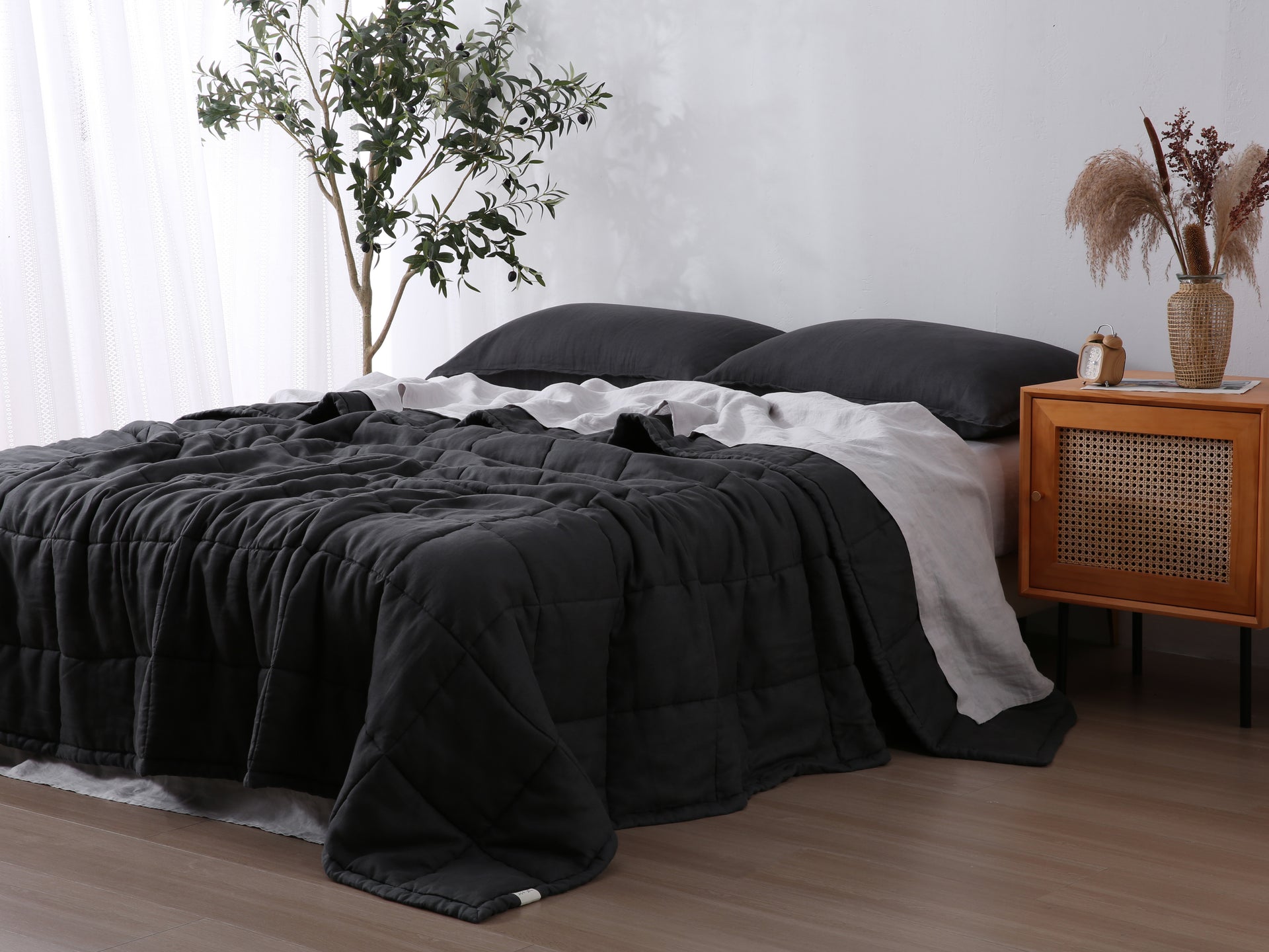 Quilted Linen Blanket - Charcoal