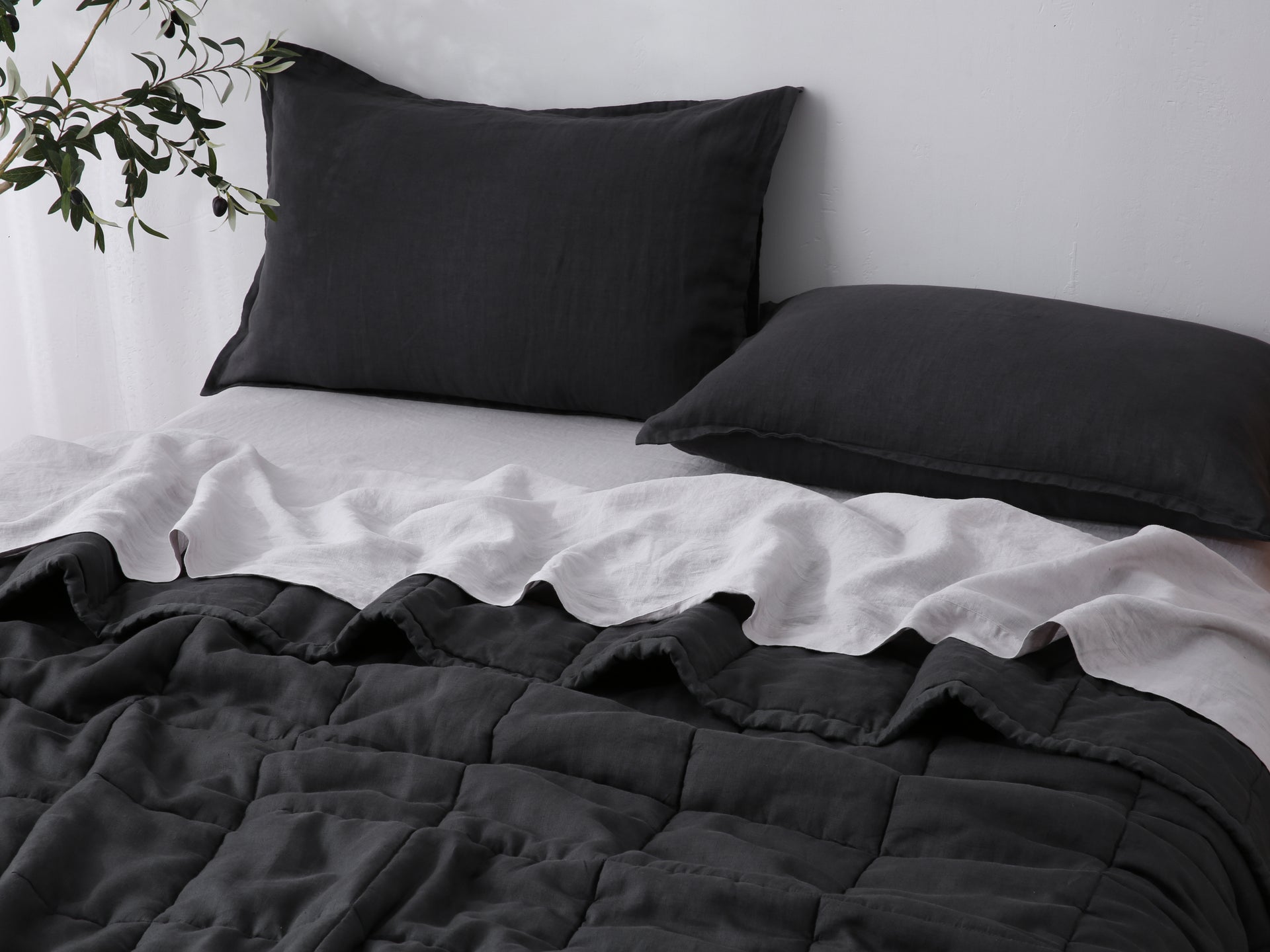 Quilted Linen Blanket - Charcoal
