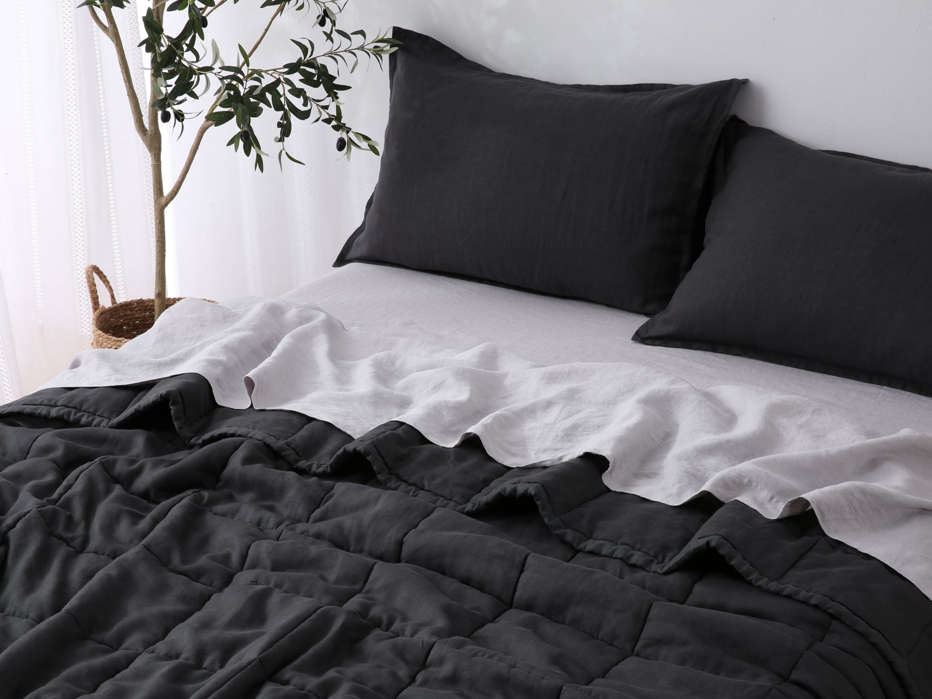 Quilted Linen Blanket - Charcoal