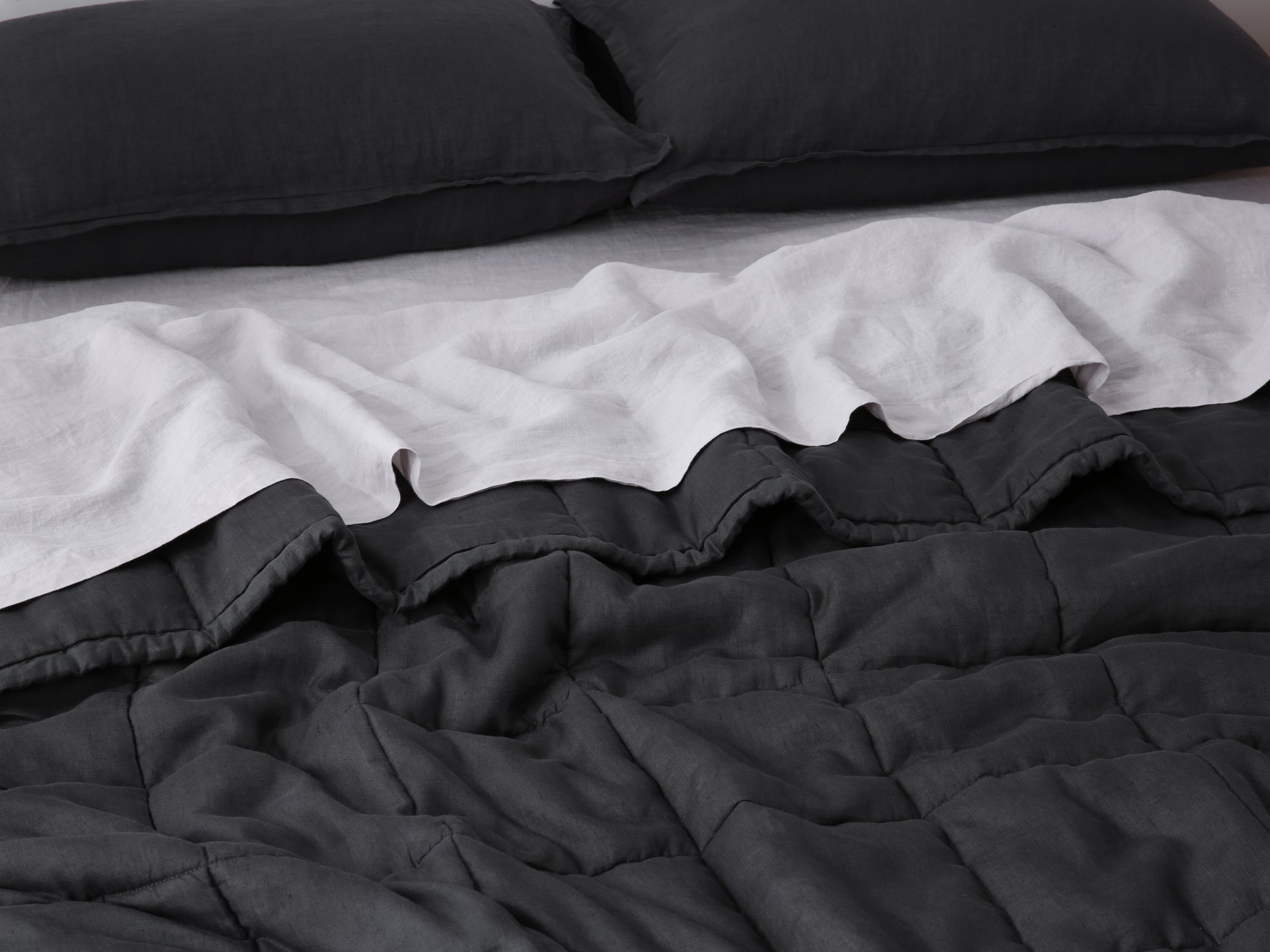 Quilted Linen Blanket - Charcoal