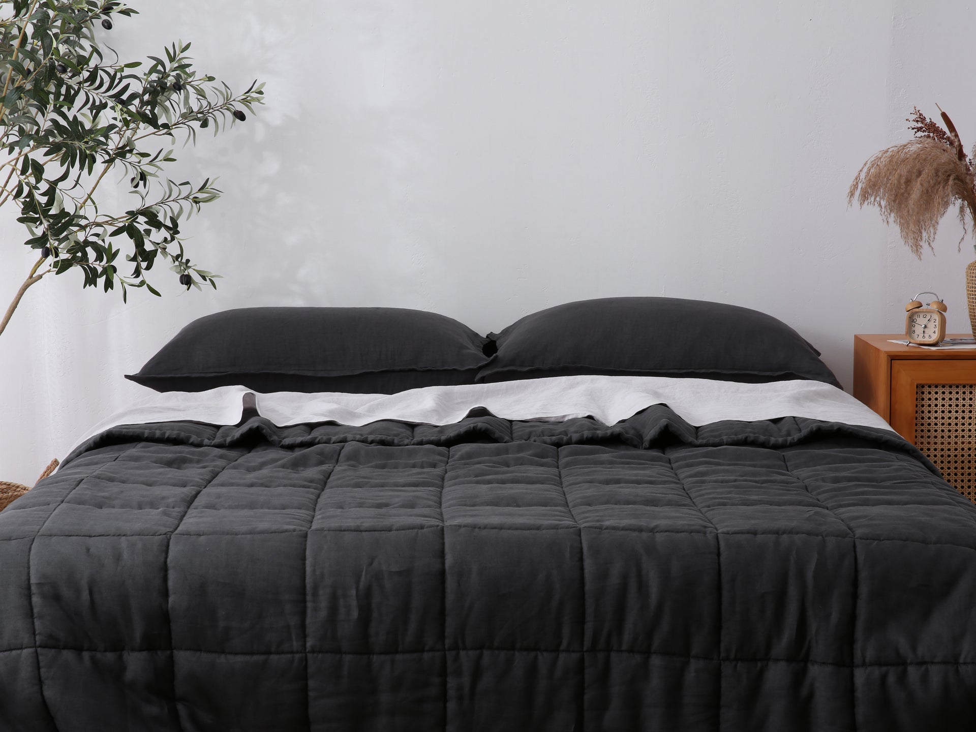 Quilted Linen Blanket - Charcoal