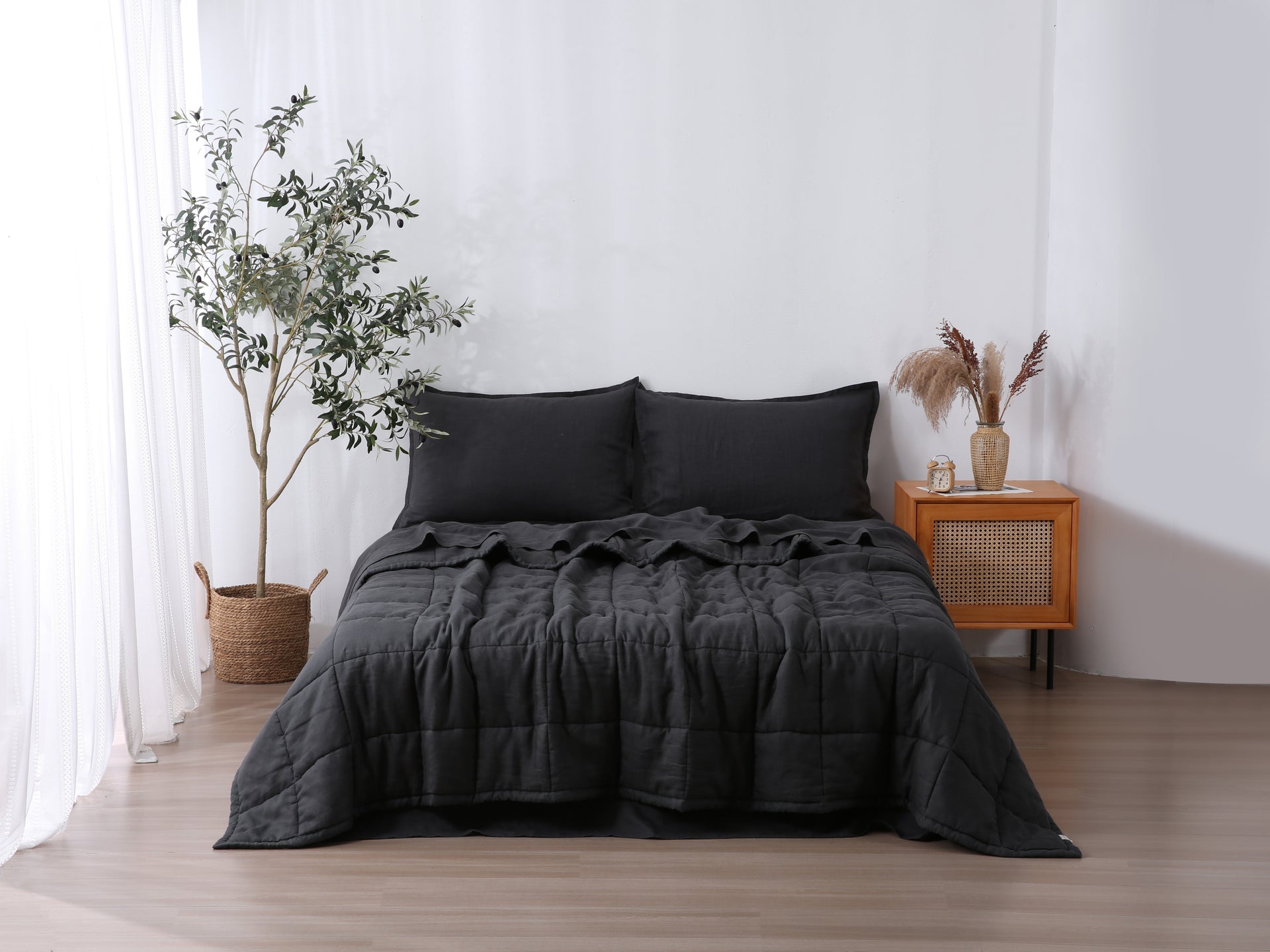 Quilted Linen Blanket - Charcoal