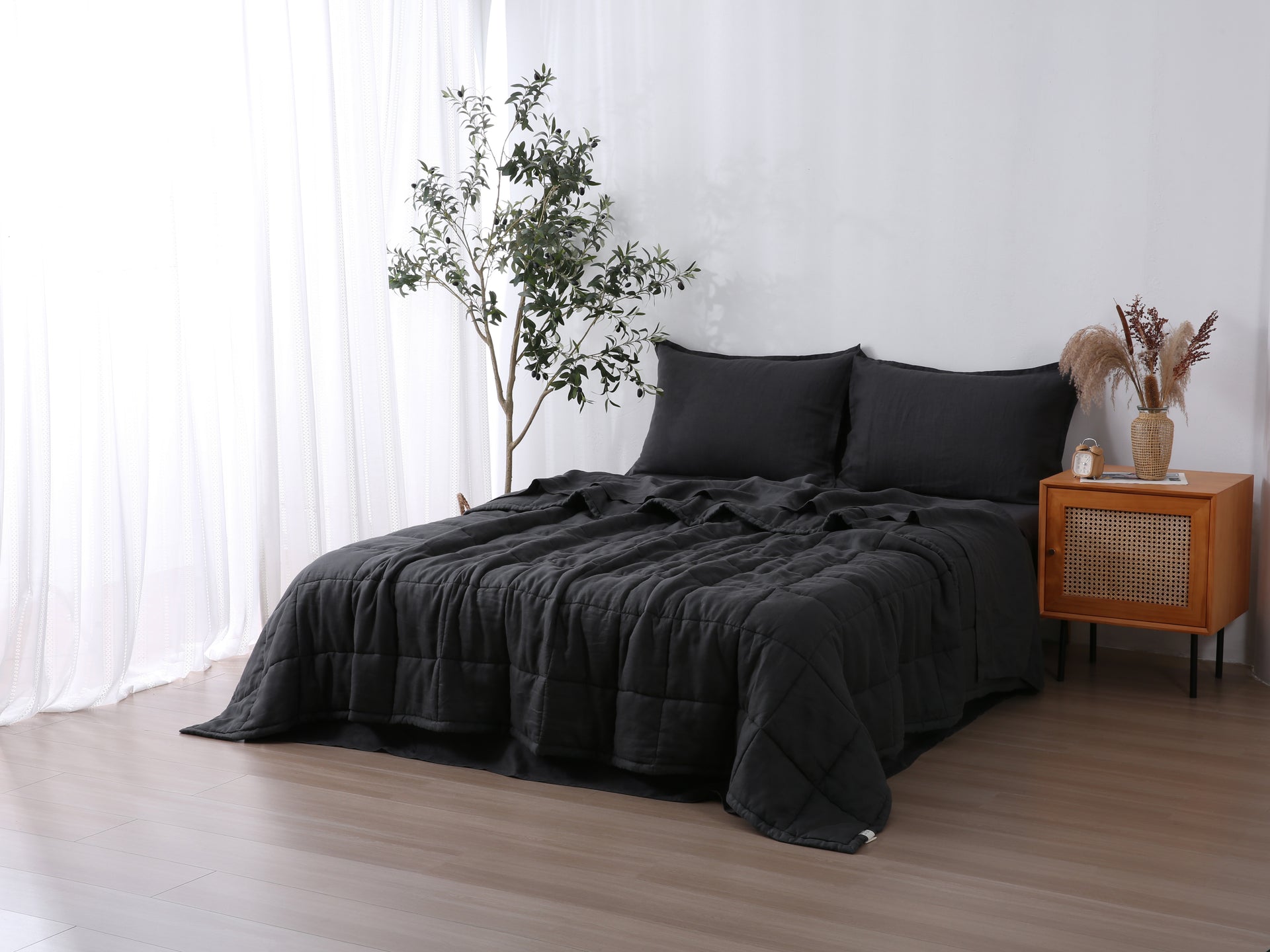 Quilted Linen Blanket - Charcoal