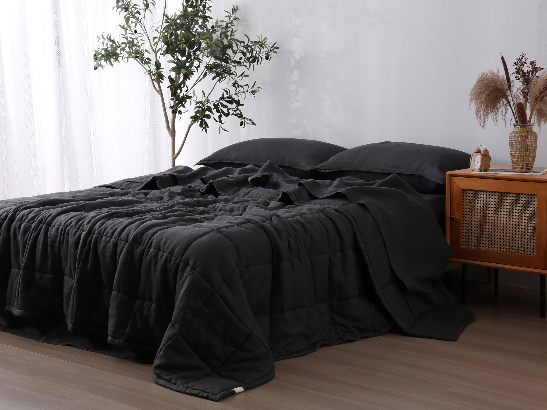 Quilted Linen Blanket - Charcoal