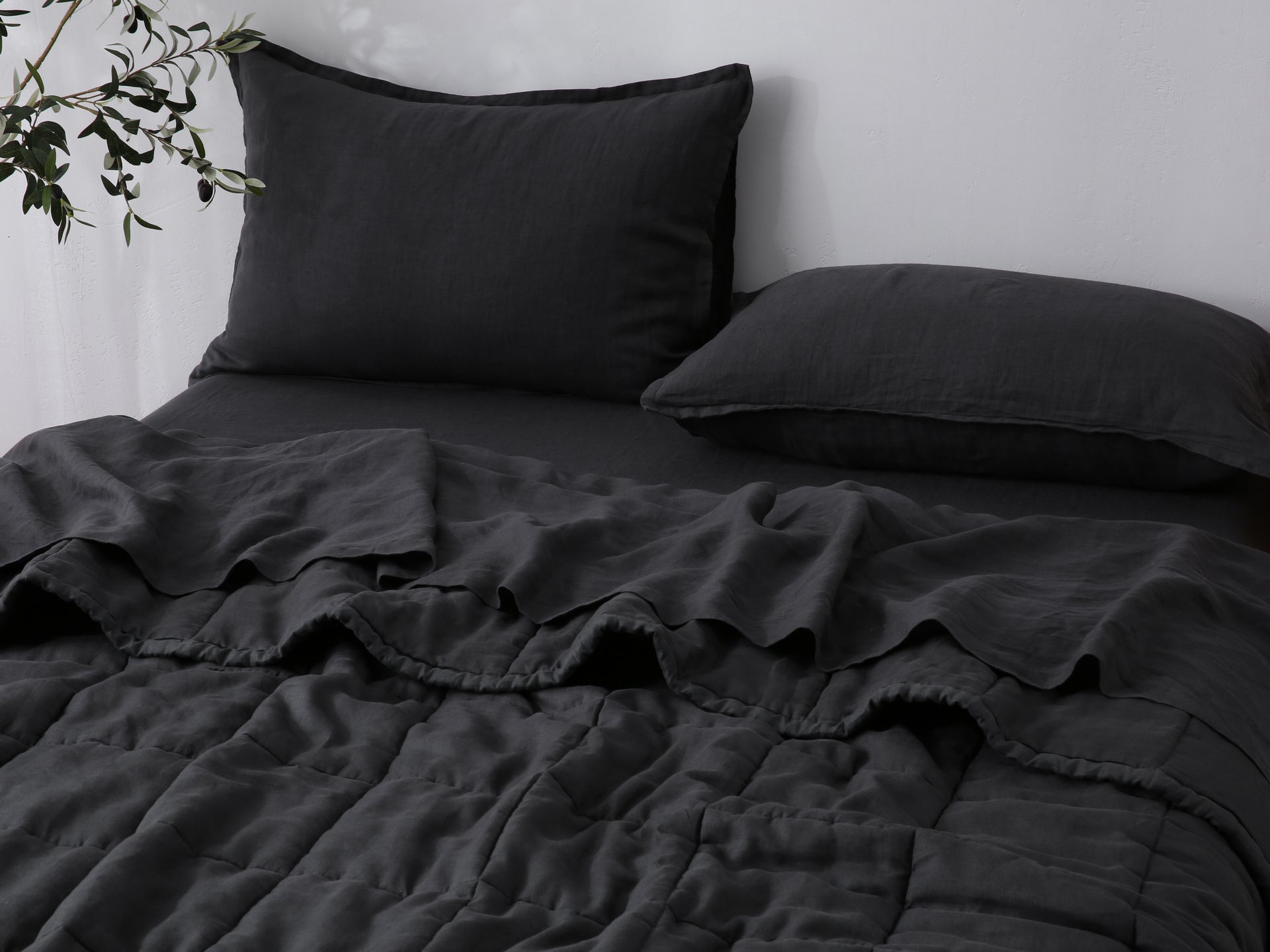 Quilted Linen Blanket - Charcoal