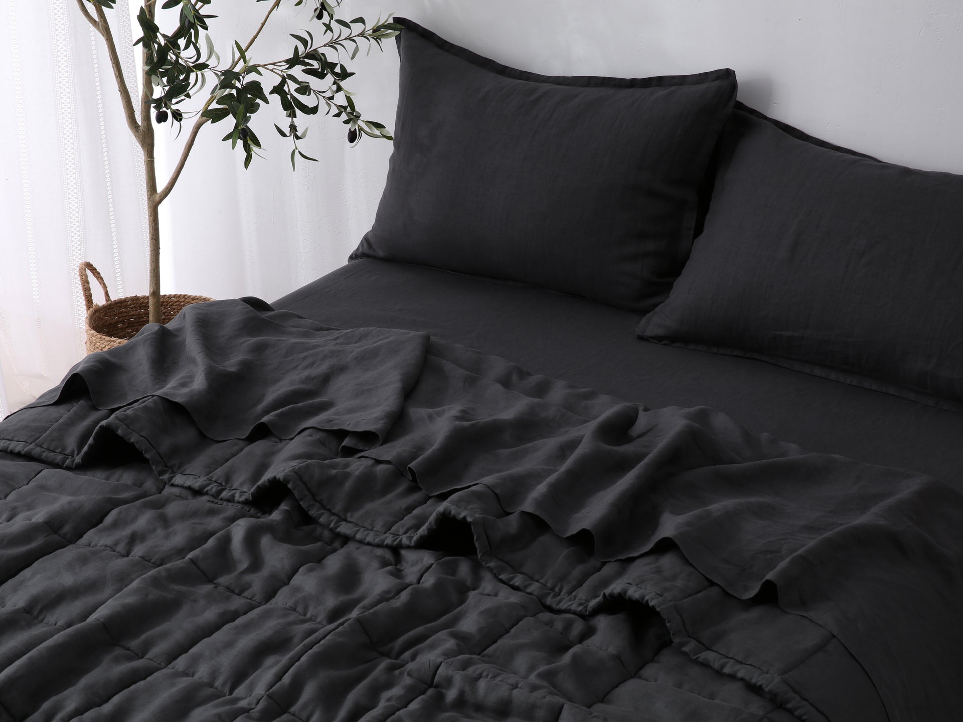 Quilted Linen Blanket - Charcoal