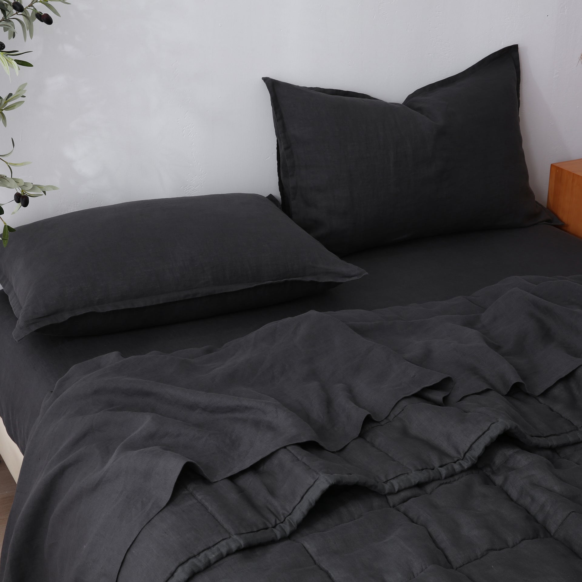 Quilted Linen Blanket - Charcoal