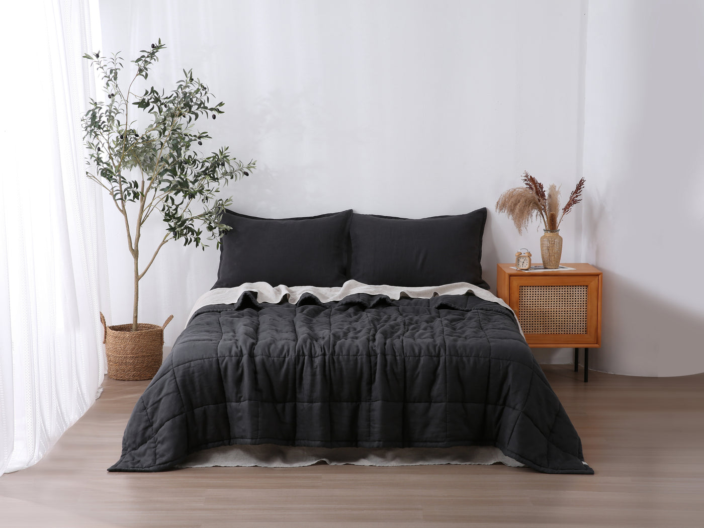 Quilted Linen Blanket – Charcoal Q/K 550gsm