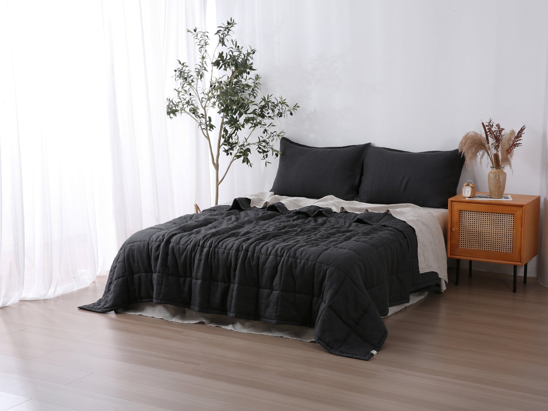 Quilted Linen Blanket - Charcoal