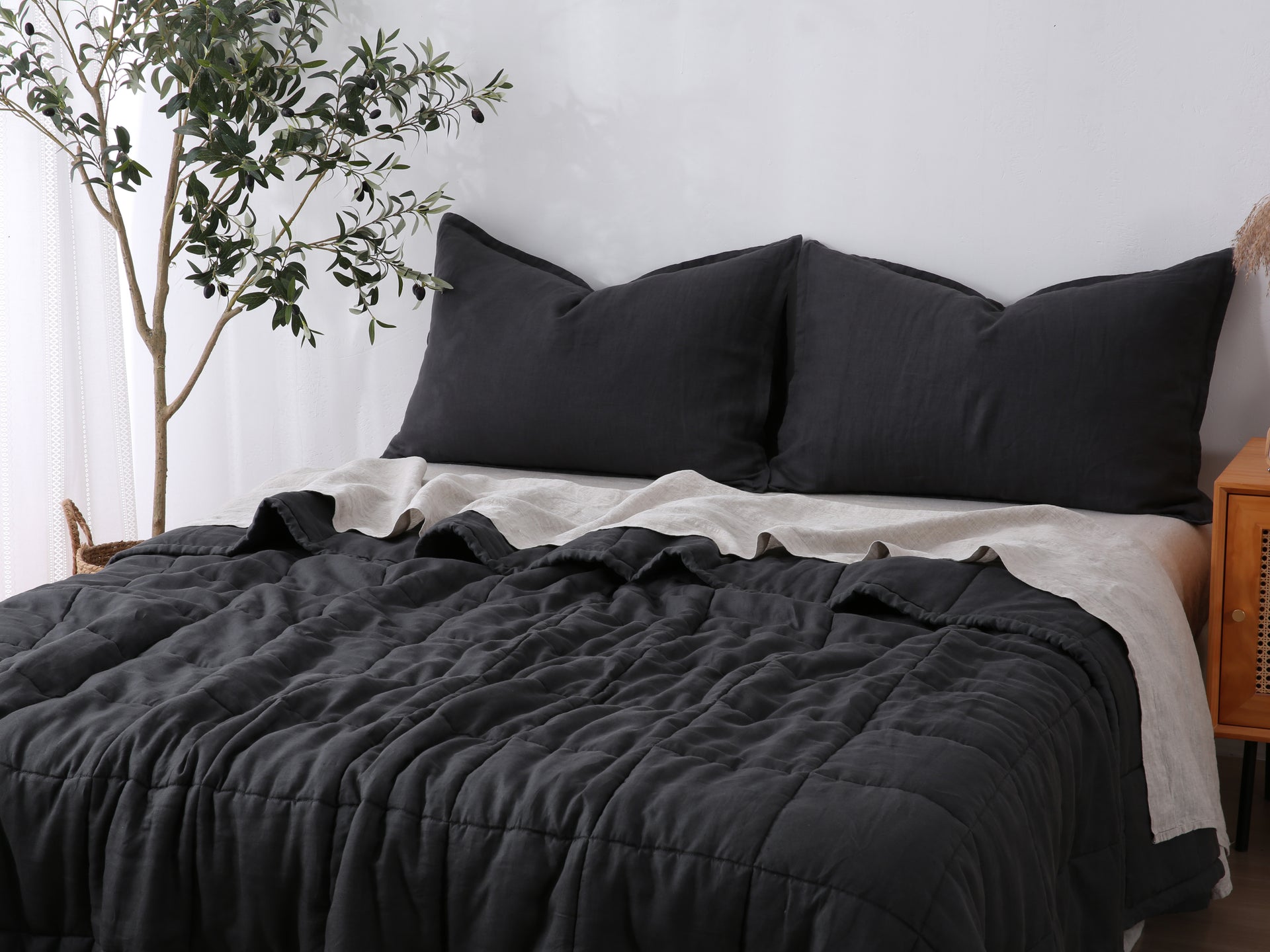 Quilted Linen Blanket - Charcoal