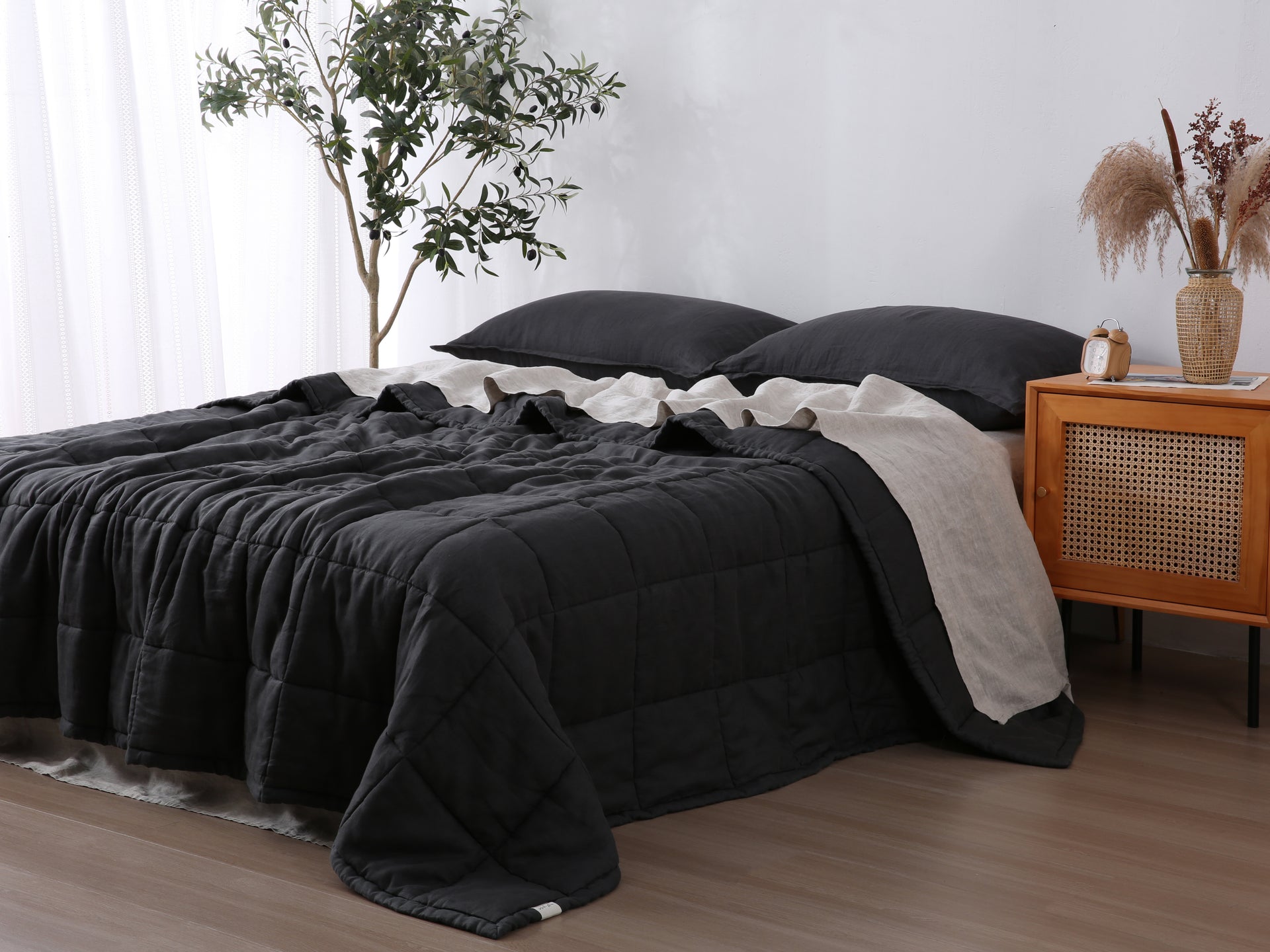Quilted Linen Blanket - Charcoal