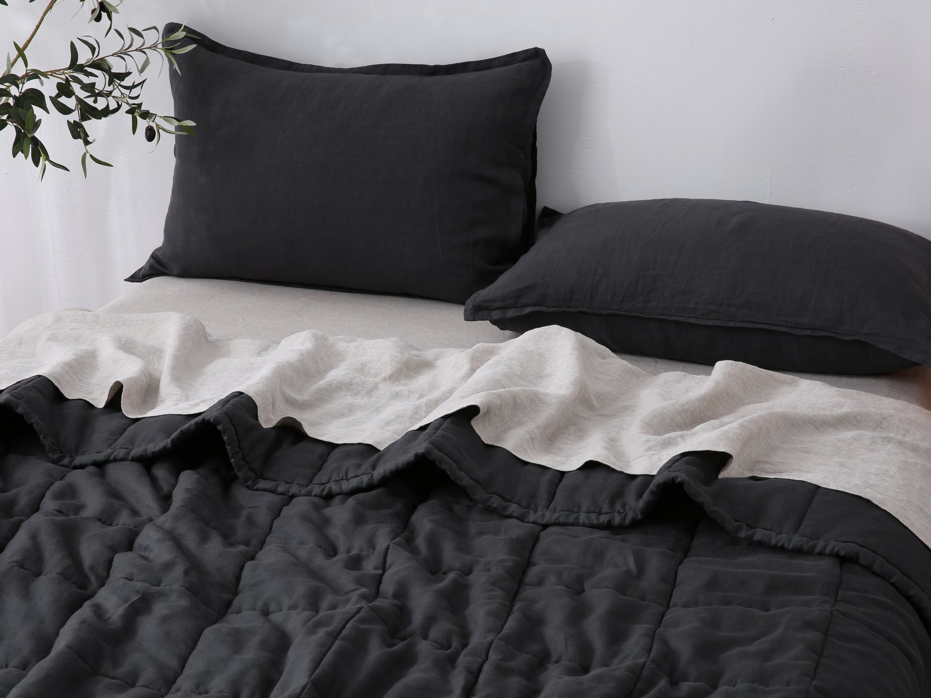 Quilted Linen Blanket - Charcoal