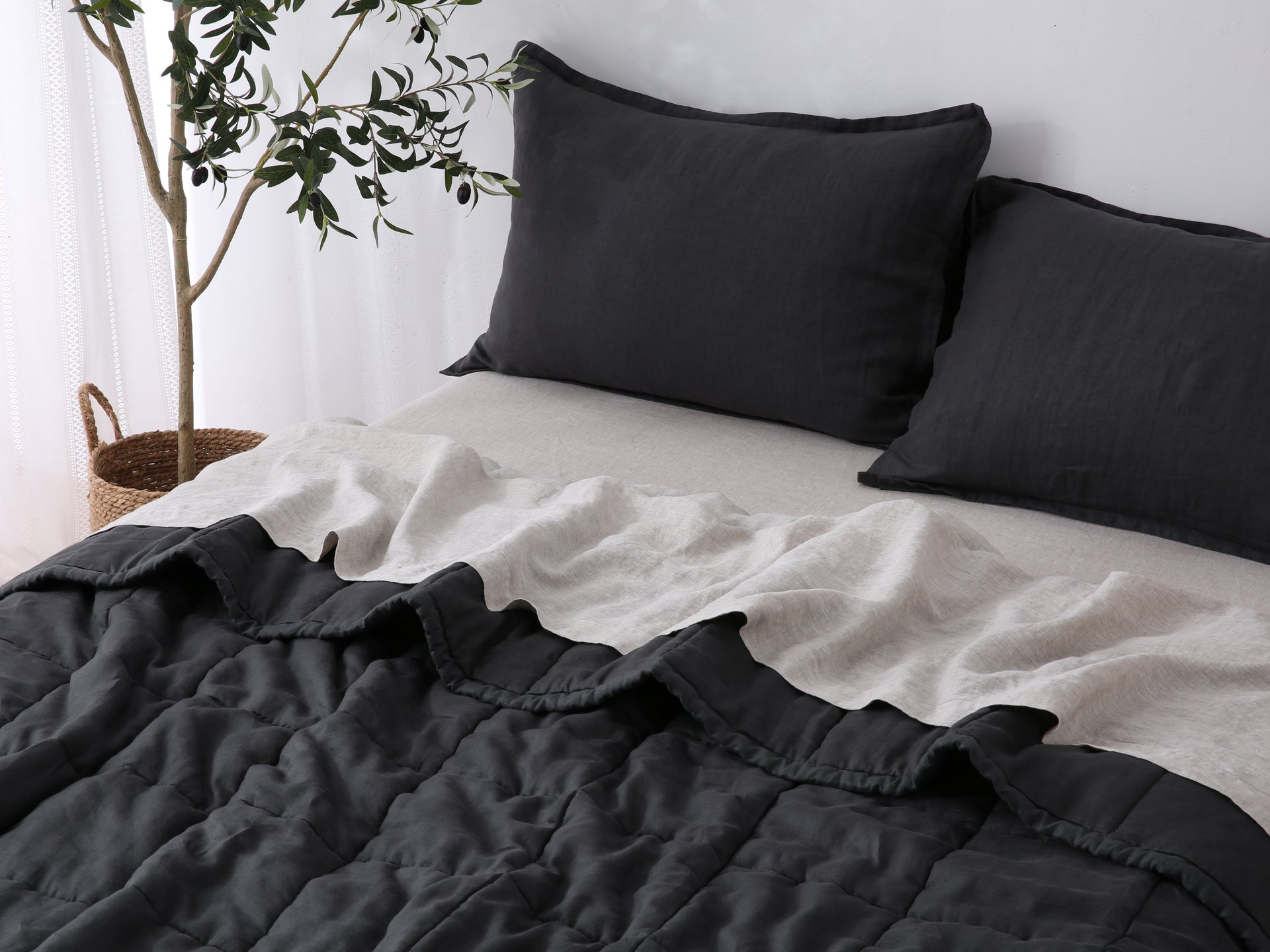 Quilted Linen Blanket - Charcoal
