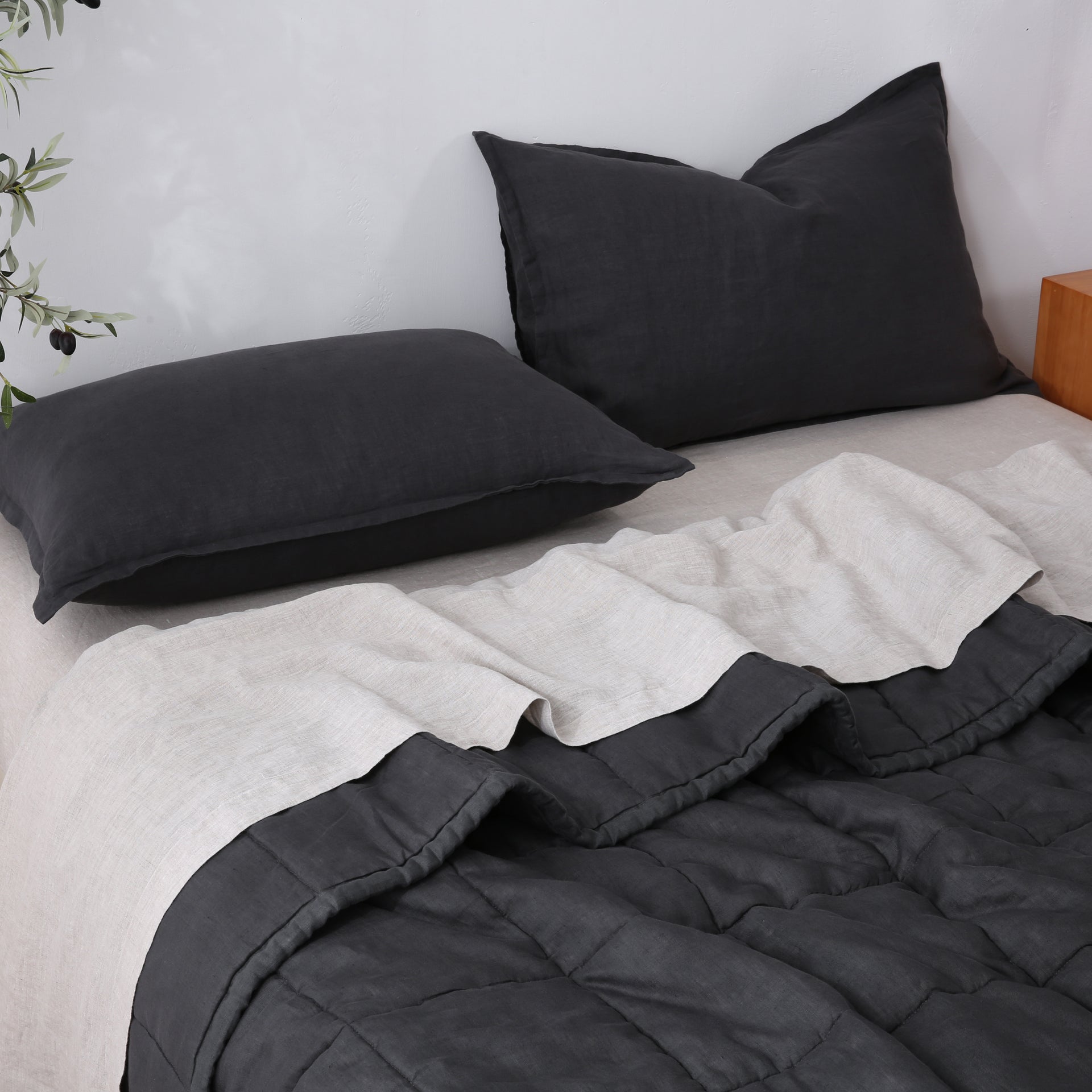 Quilted Linen Blanket - Charcoal