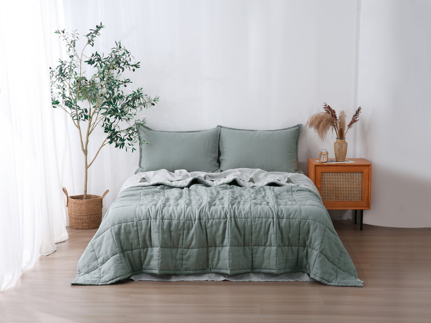 Quilted Linen Blanket – Sage + Pinstripe 275gsm