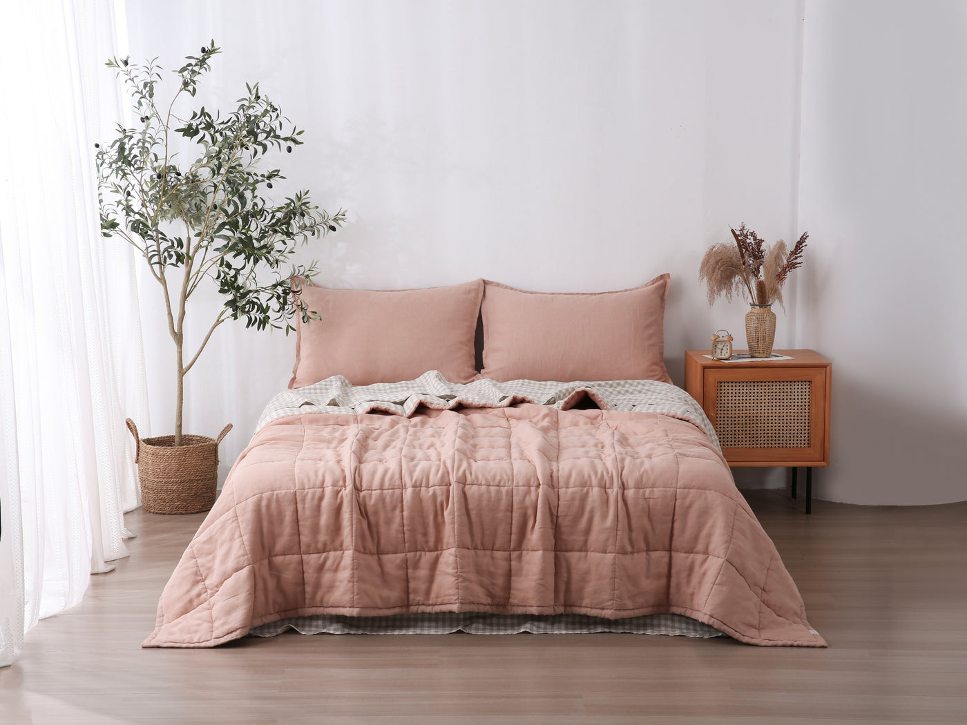 Quilted Linen Blanket – Pink Clay + Beige Gingham 275gsm