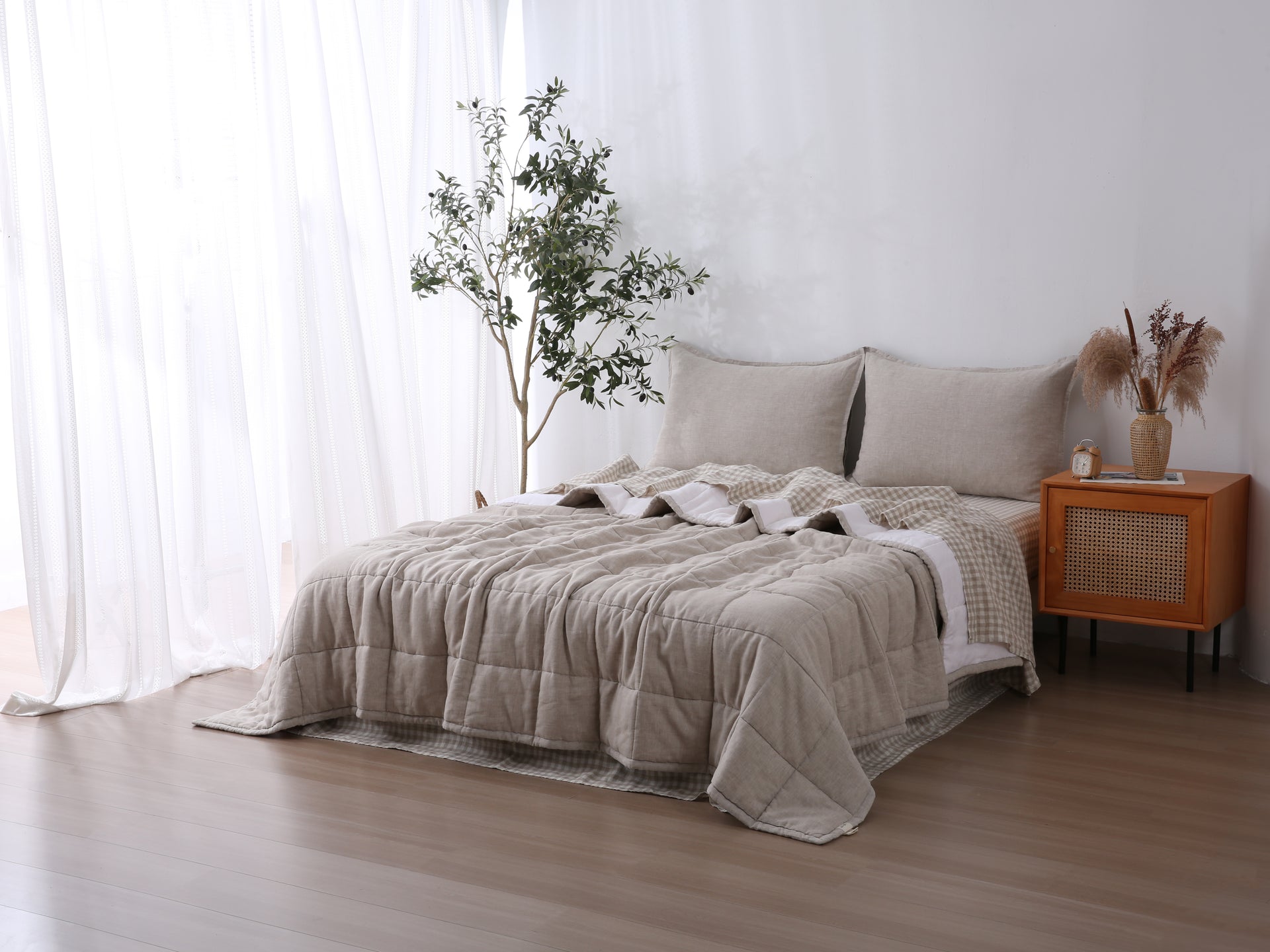 Quilted Linen Blanket - Sand + Snow