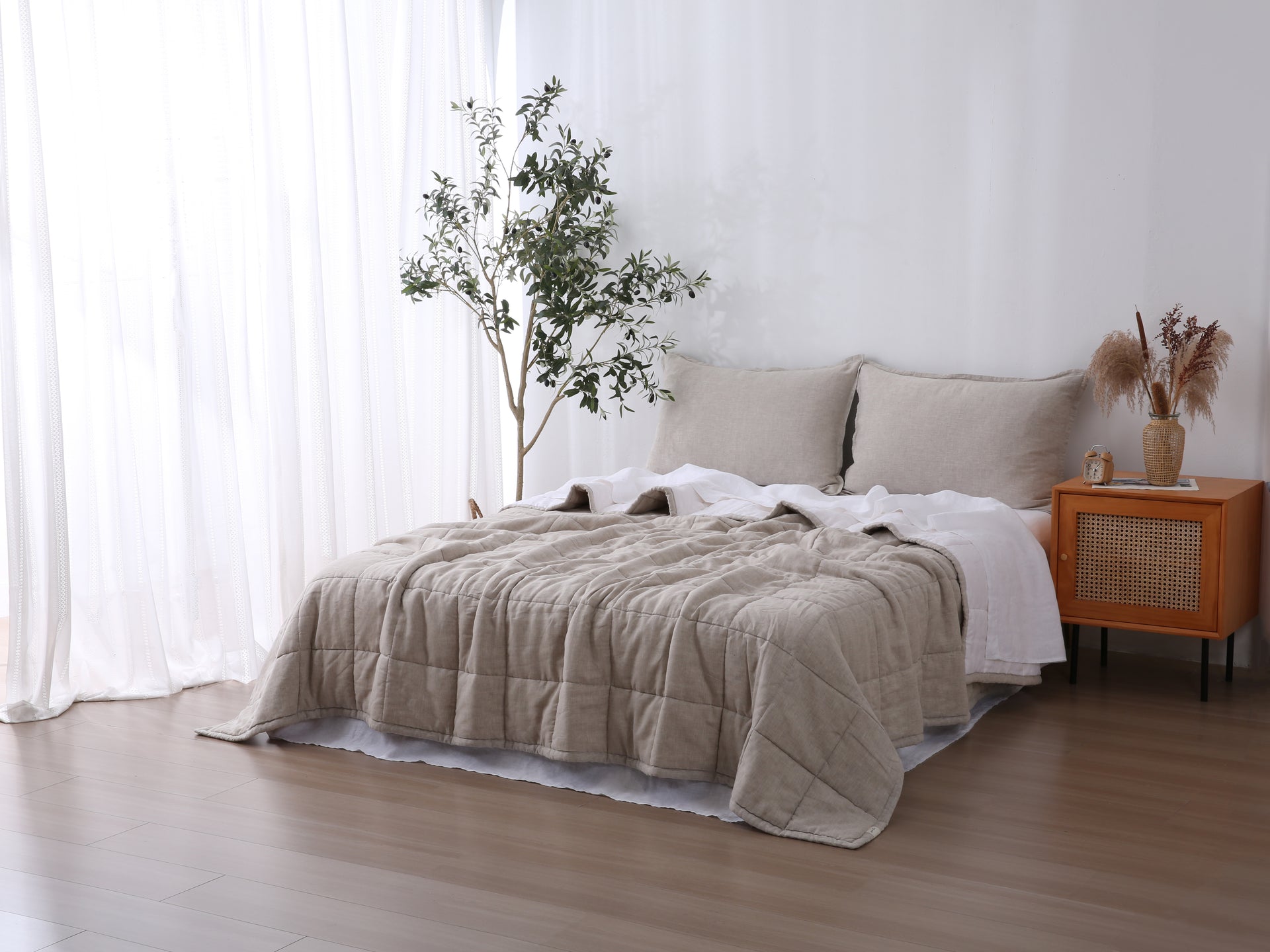 Quilted Linen Blanket - Sand + Snow