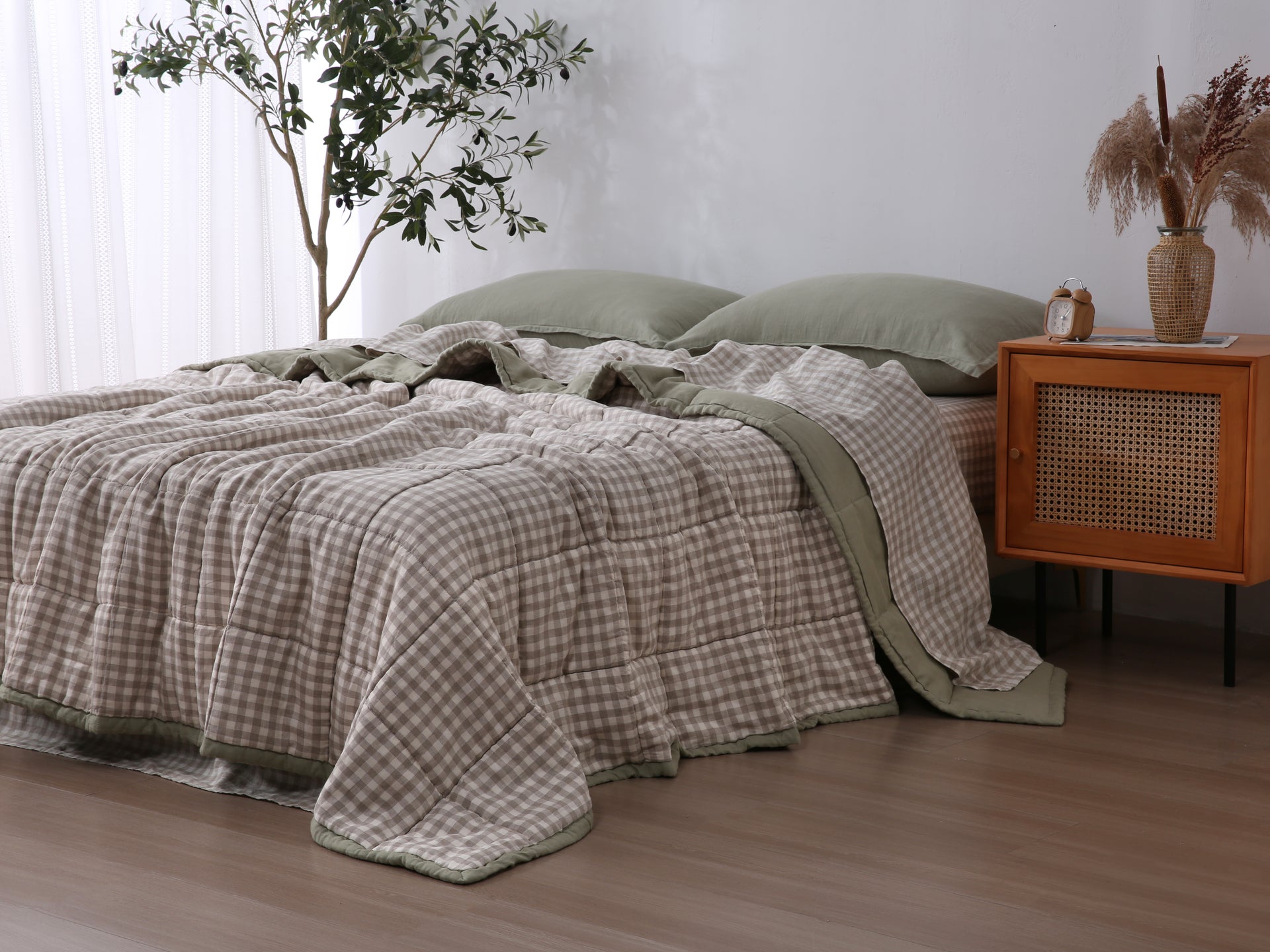 Quilted Linen Blanket - Fern + Beige Gingham