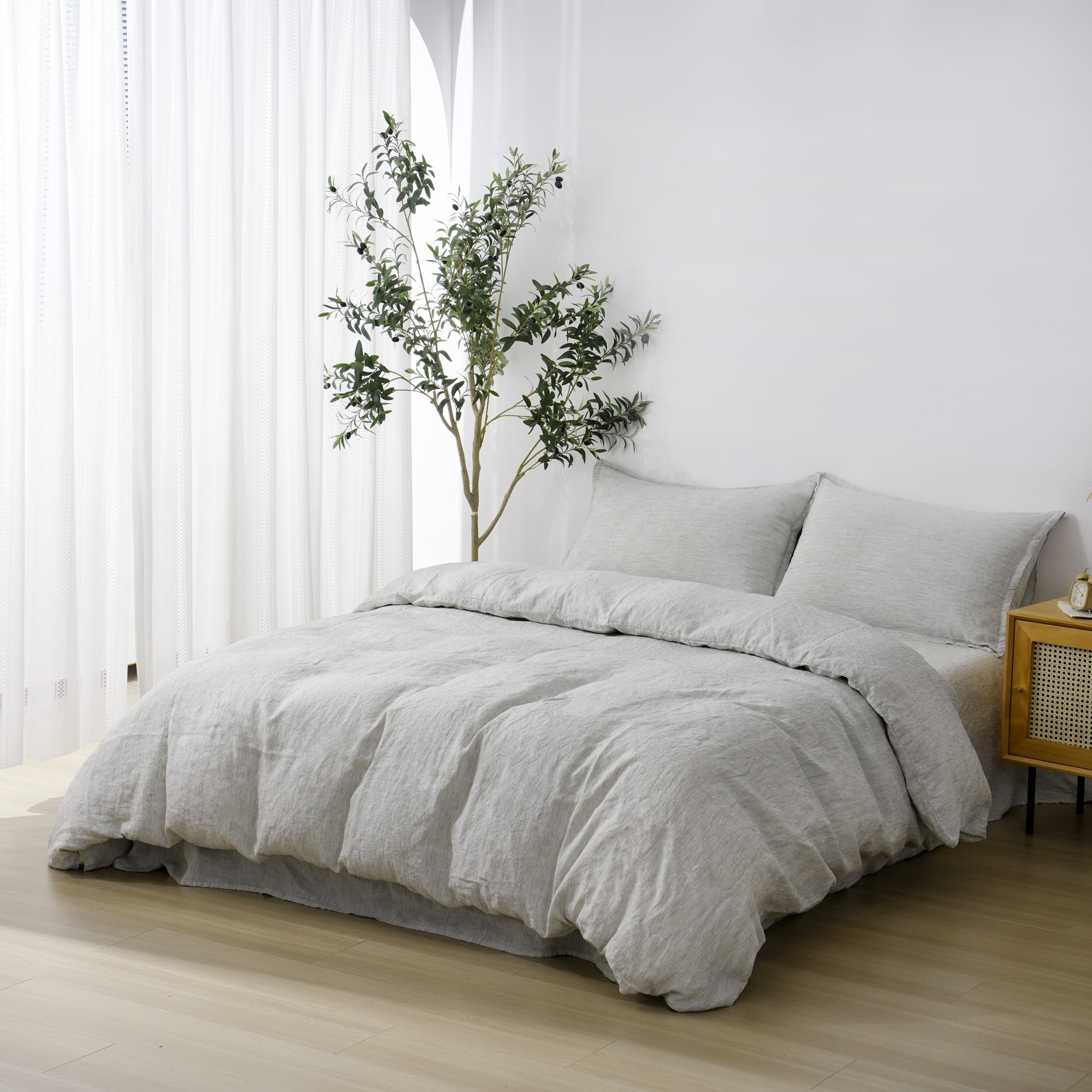 Linen Duvet Cover + Pillowcases - Pinstripe