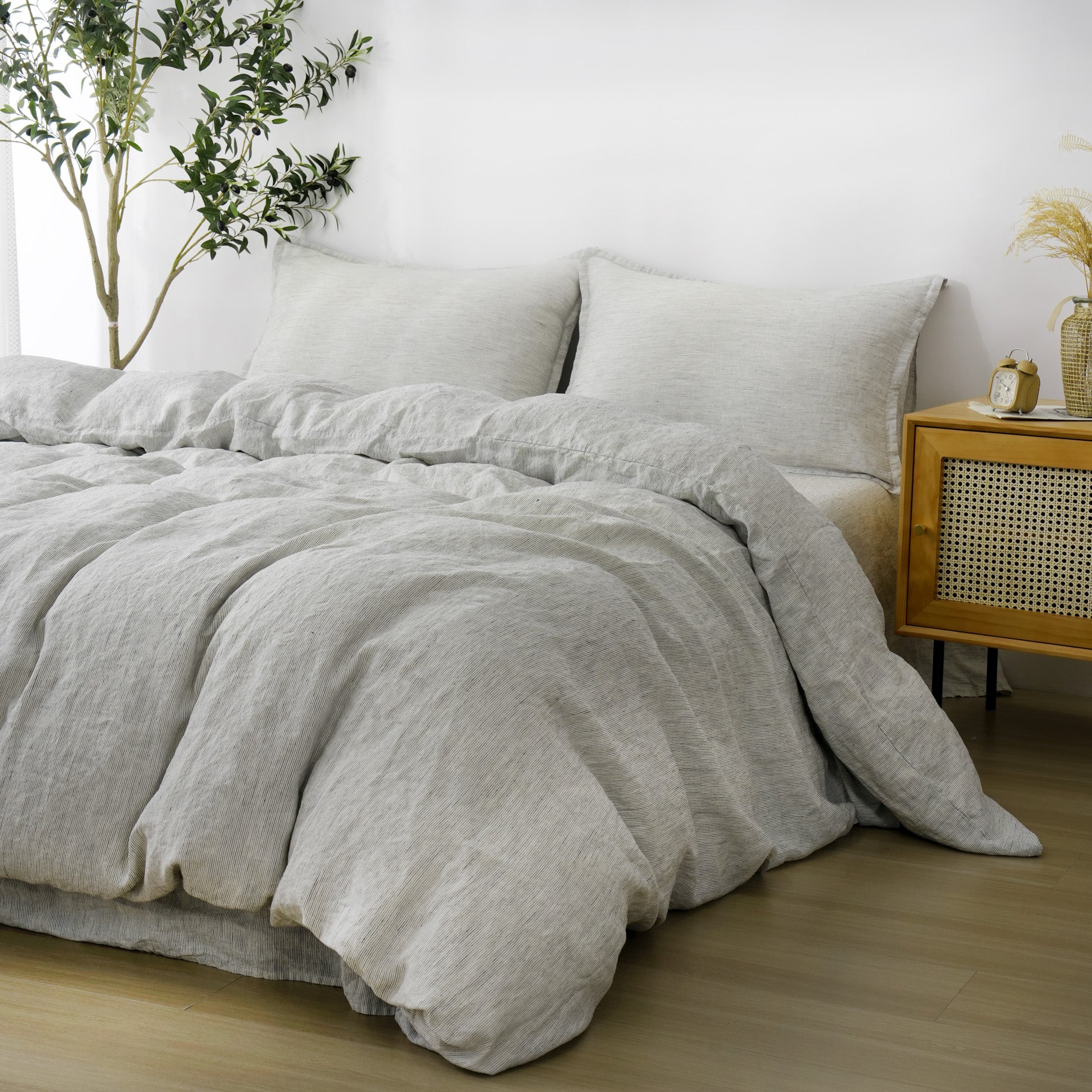 Linen Duvet Cover + Pillowcases - Pinstripe