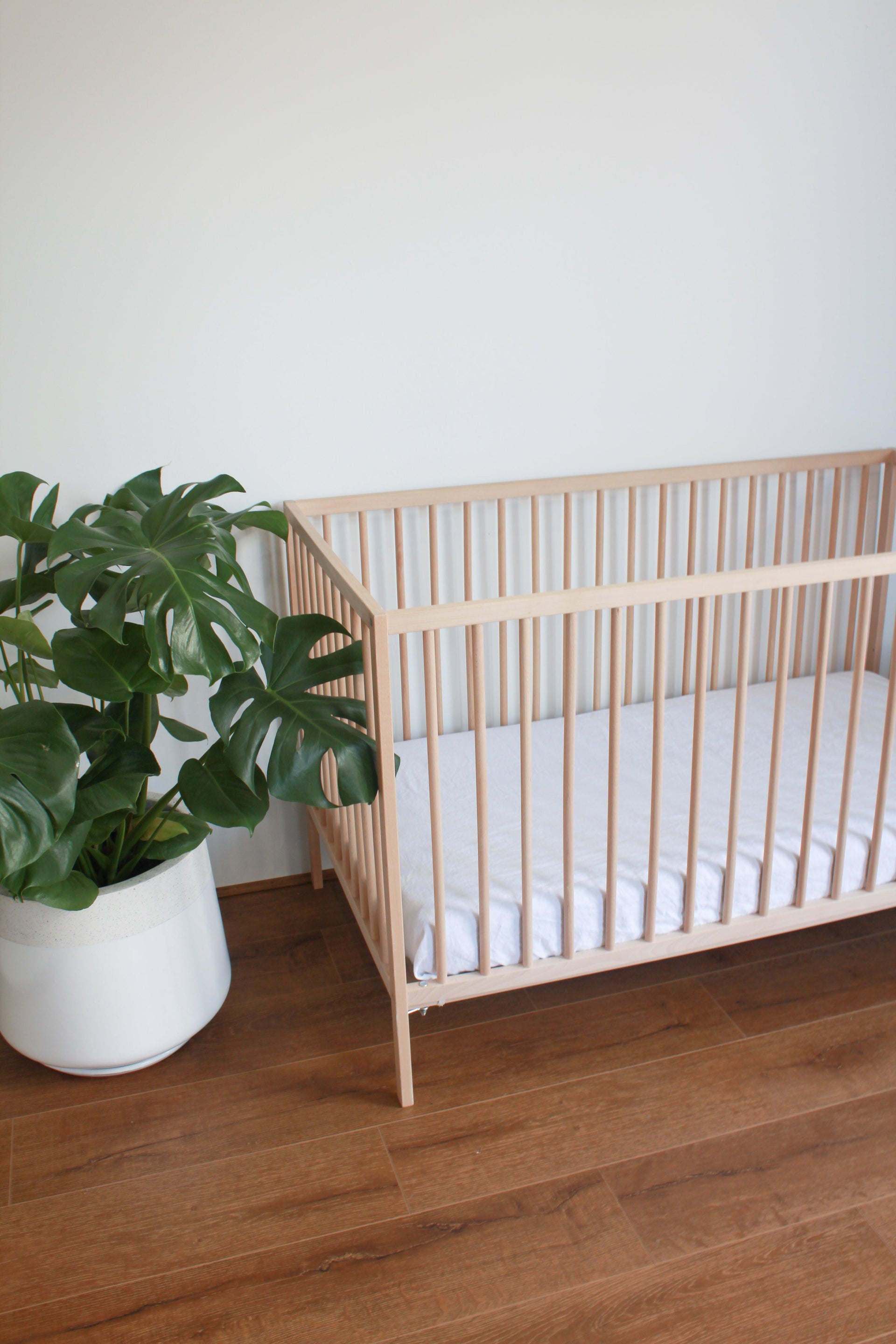 Fitted Linen Cot Sheet - SNOW - Selah + Stone