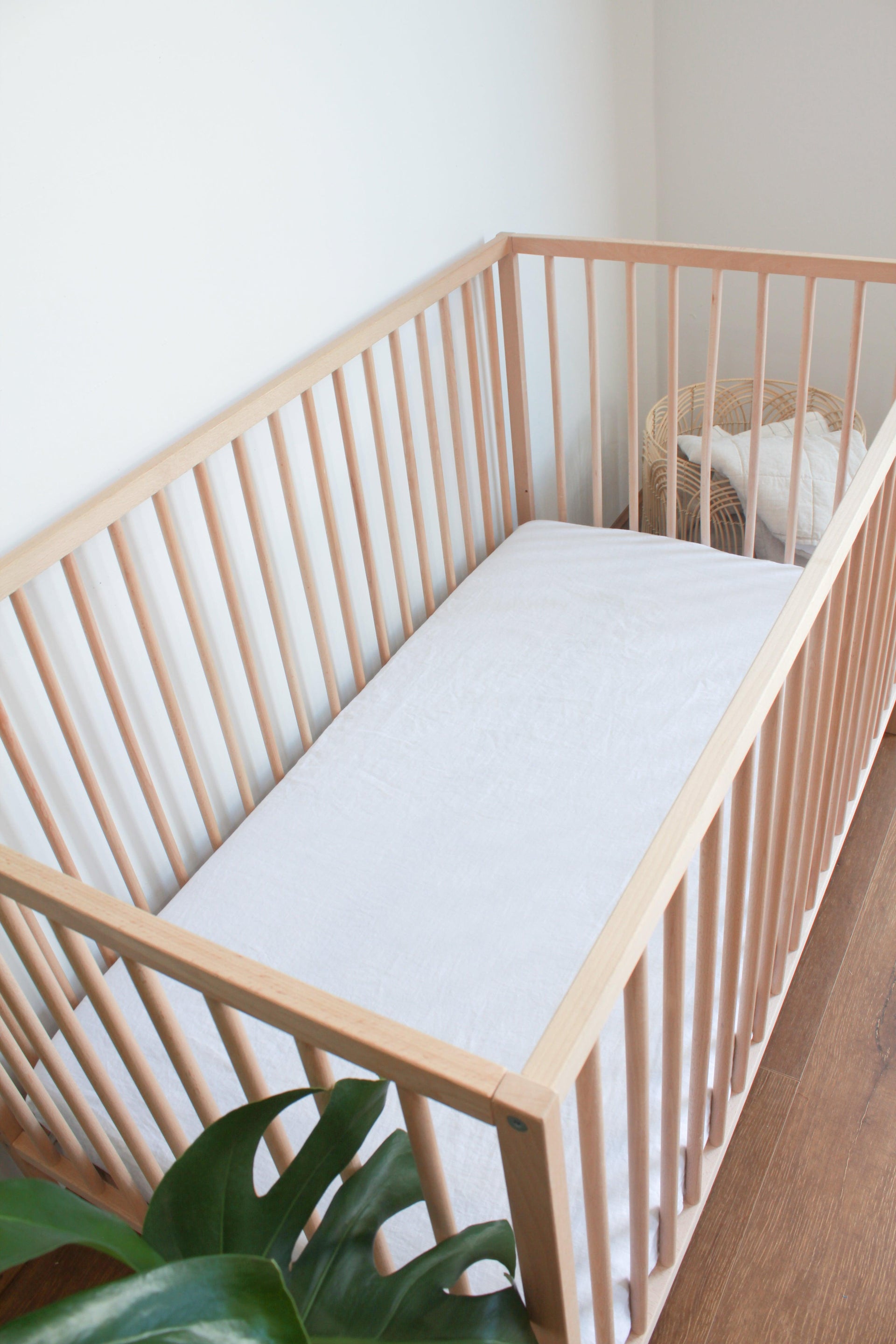 Fitted Linen Cot Sheet - SNOW - Selah + Stone