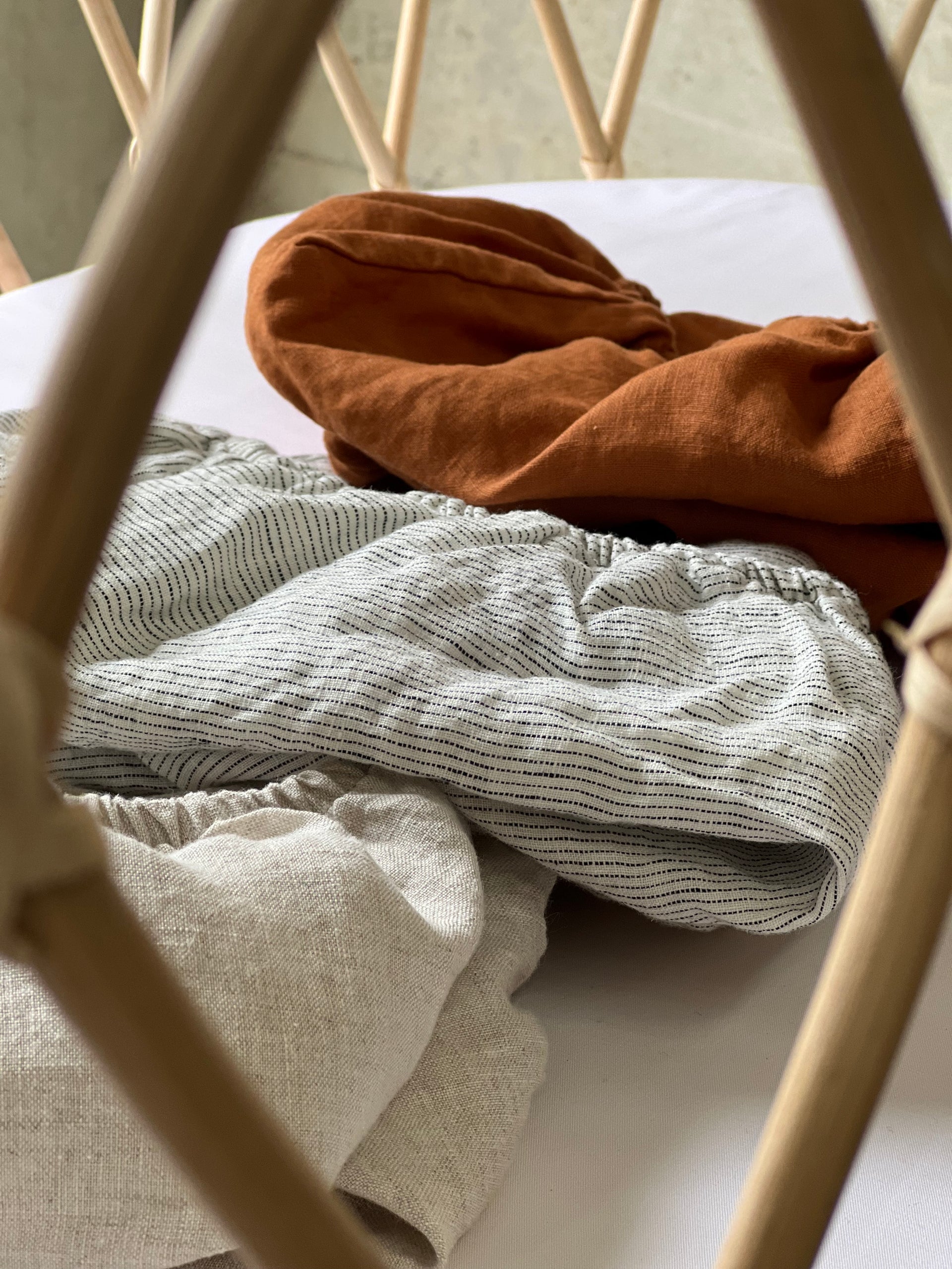 Linen Fitted Bassinet/Moses Basket Sheet - Clay